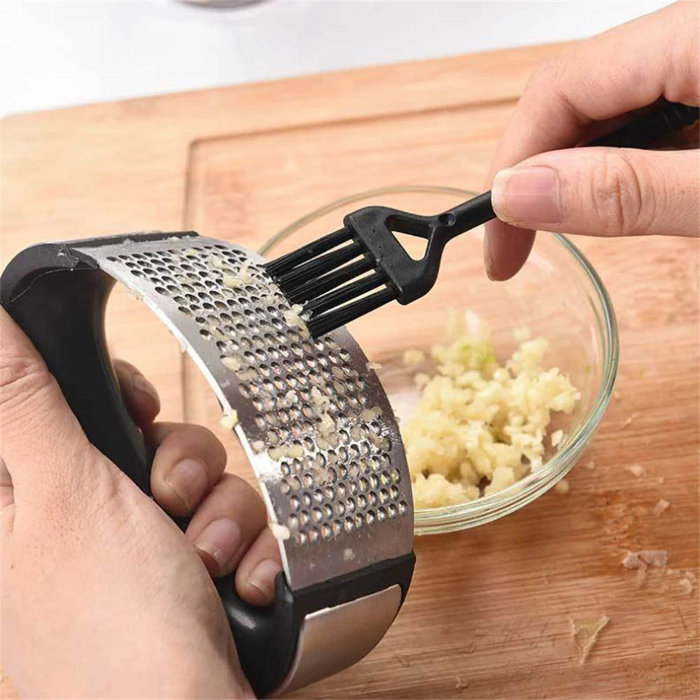 2Pcs Stainless Steel Garlic Press Curved Hand-held Garlic Peeler  Garlic Tool Kitchen Gadget